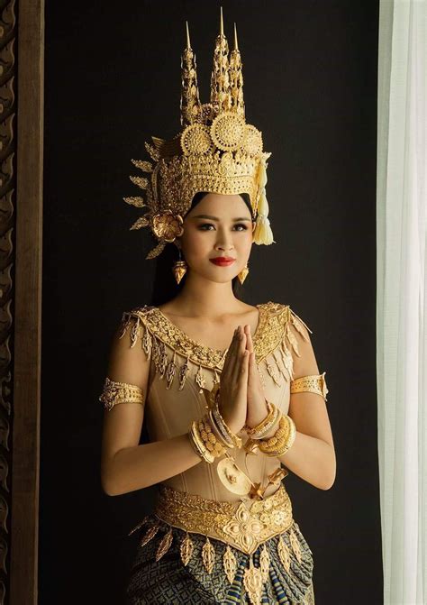 Apsara costume | Cambodian traditional dress, Traditional dresses, Cambodian art