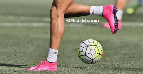 Cristiano Ronaldo Switches to Modified Pink Nike Mercurial Superfly Boots - Footy Headlines