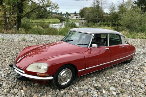 The Citroen DS: The Classic Luxury Car Way Ahead of Its Time