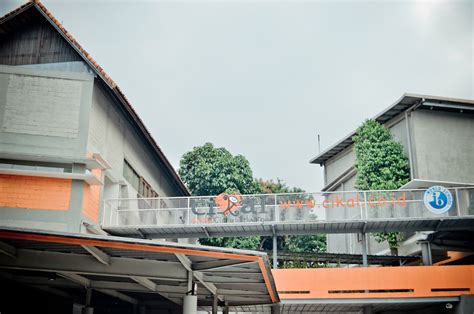 Sekolah Cikal Cilandak - Whiteboard Journal