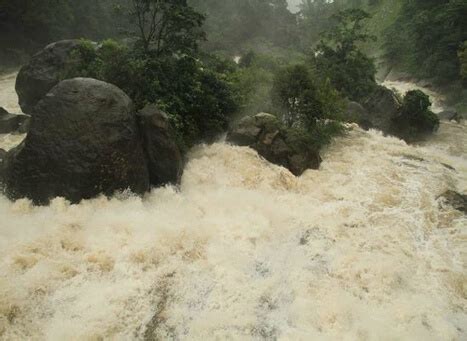 Pallivasal Falls Munnar - Best Place for Picnic and Sightseeing in Kerala