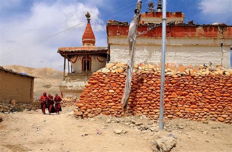 Nepal- Mustang- Lo Manthang | Everest base camp trek, White river ...