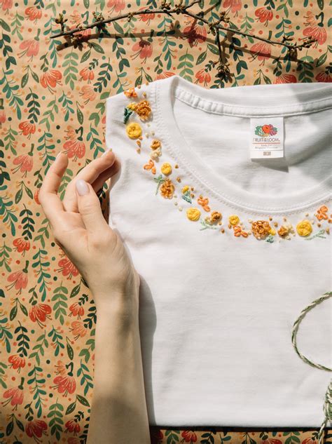 Hand-embroidered T-shirt Floral Design Organic Cotton - Etsy