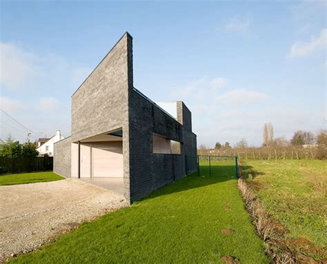 Modern Brick House Design with Irregular Shape Architecture - Yard - Viahouse.Com