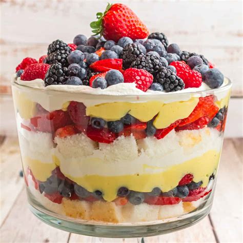 Angel Food Cake Berry Trifle ⋆ Real Housemoms