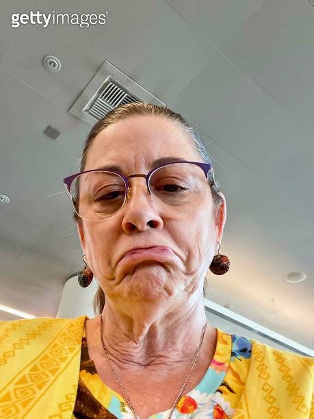 Senior woman giving a silly sad face selfie 이미지 (1719248575) - 게티이미지뱅크