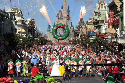 ‘Disney Parks Christmas Day Parade’ Celebrates 30 Years of Holiday Magic December 25 on ABC-TV ...