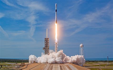 Photos: SpaceX Launches, Lands 1st 'Block 5' Falcon 9 Rocket | Space