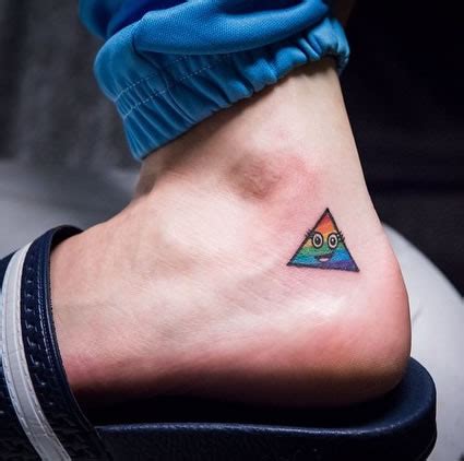 Katy Perry Gets Rainbow Triangle Tattoo to Mark Prismatic World Tour- PopStarTats