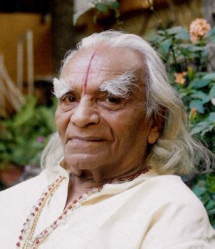 Who Is BKS Iyengar? | Baya Yoga