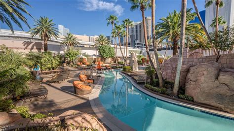 MGM Grand Hotel and Casino C$ 65 (C̶$̶ ̶1̶,̶1̶4̶1̶). Las Vegas Hotel Deals & Reviews - KAYAK