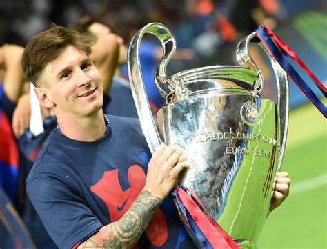 Messi with Trophy Lionel messi top 100 hd wallpaper, pics