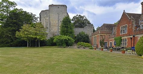 A photo slideshow of Chilham Castle - Pictures of England