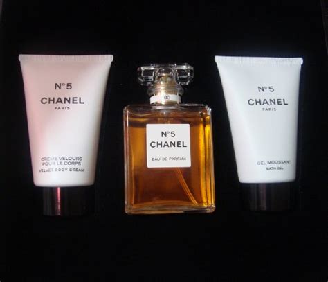 Women's Fragrance Gift Sets: CHANEL: Chanel No. 5 for Women Gift Set - 1.7 Oz EDP Spray + 1.7 Oz ...