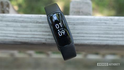 Which Fitbit devices are waterproof? - Android Authority