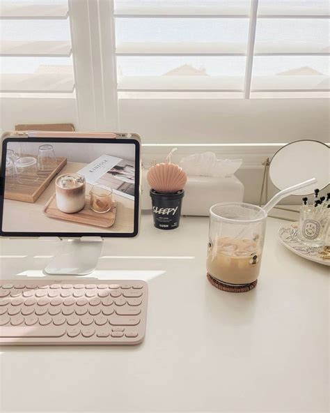 30+ Aesthetic Desk Ideas for Your Workspace | Gridfiti | Study desk ...