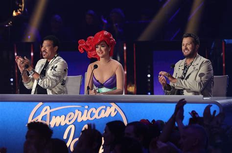 Katy Perry Falls on 'American Idol' & Reacts Like a Princess: Watch