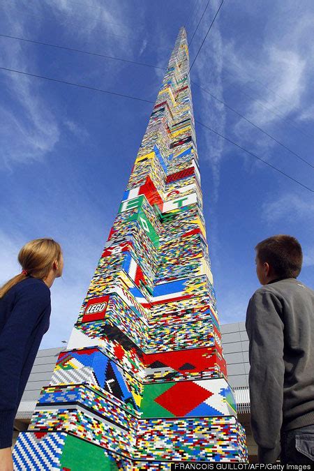 Tallest LEGO Tower in the World Consists of 500,000 Bricks - TechEBlog