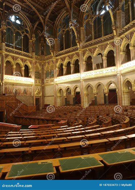 Inside Hungarian Parliament - Budapest, Hungary Editorial Stock Photo - Image of gothic, green ...