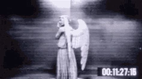 Dont Look Away Weeping Angel GIF - Dont Look Away Weeping Angel Doctor Who - Discover & Share GIFs