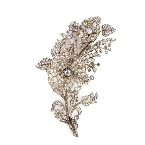 A history of brooches: the style evolution of a classic jewel | The ...