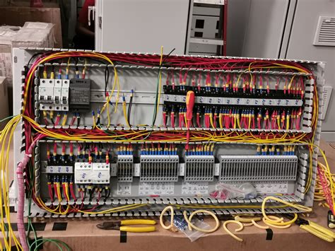 partener explozivi maxim control panel wiring Ashley Furman intern Şoaptă