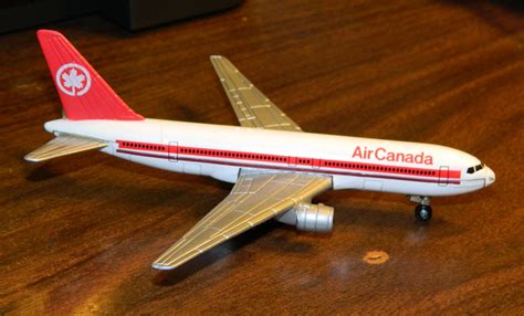 ERTL Diecast AIR CANADA Airlines Boeing 767 Airplane 1/500 Diecast Plane Model