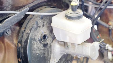 What Is A Brake Master Cylinder And How Does It Work? [Guide]