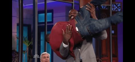 Shaq holding Kevin Hart : r/ShaqHoldingThings