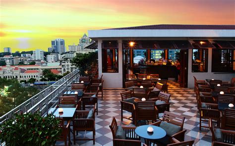 Saigon Saigon Bar – rooftop bar at the Caravelle Saigon hotel | Asia Bars & Restaurants