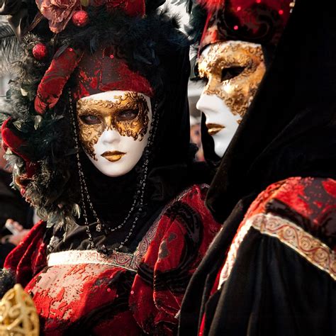 Direct From Venice: Carnival of Venice - Yearly Show of Costumes, Masks and Italian Jewelry