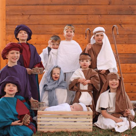 DIY: Easy, No Sew Nativity Costumes from Sheets