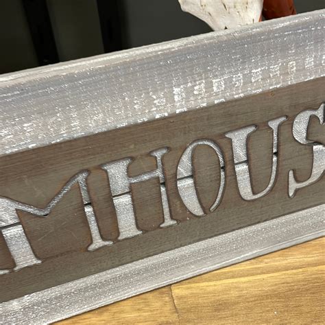 Farmhouse Metal Sign – Burlap and Daisies