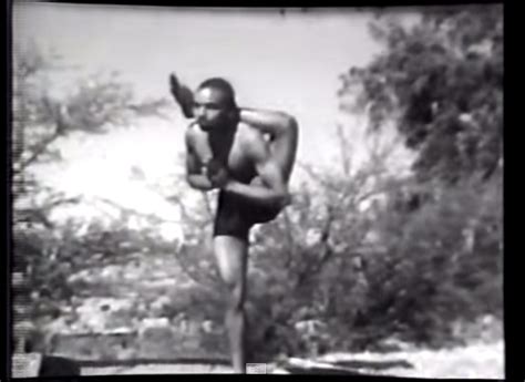 B.K.S.-Iyengar-1938-newsreel-Part-1 - Yogamoo™