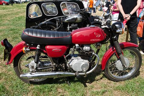 Honda CD175 (1971) | Cheshire Steam Fair 14/07/2013 | Steve Glover | Flickr