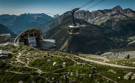 Skyway - Monte Bianco | A cable stretching from Courmayeur to the sky