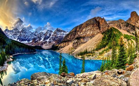 Stunning Reflection of Moraine Lake: HD Wallpaper from Banff National Park