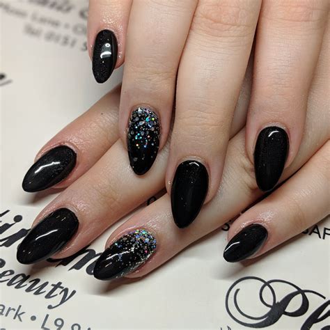 Black acrylic nails with gel polish and glitter blend | Black gel nails ...