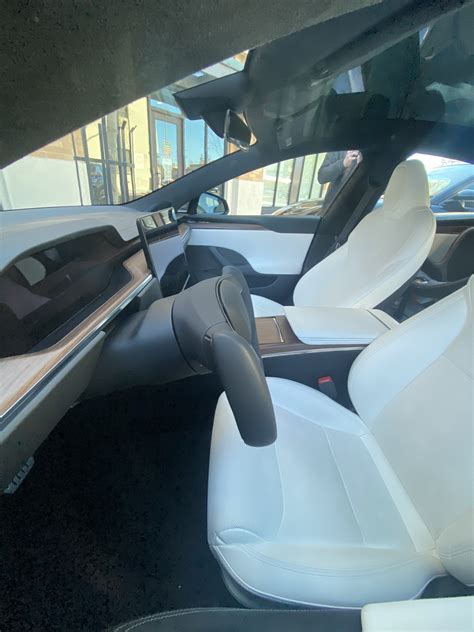 The Yoke is real, Model S refresh spotted with the unconventional steering wheel for the first ...