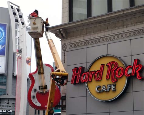 Toronto Grand Prix Tourist - A Toronto Blog: Hard Rock Guitar - A Toronto Blog