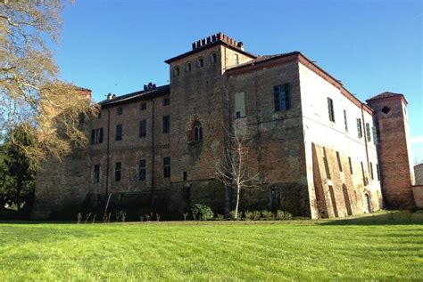 Castello Sannazzaro in Piemonte - Delicious Italy