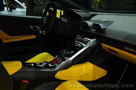 Lamborghini Huracan Live interior