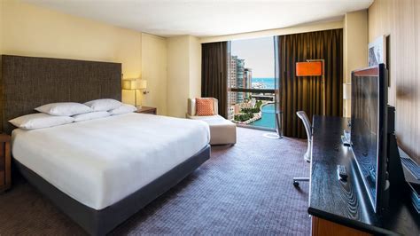 Hotel Suites in Downtown Chicago | Hyatt Regency Chicago