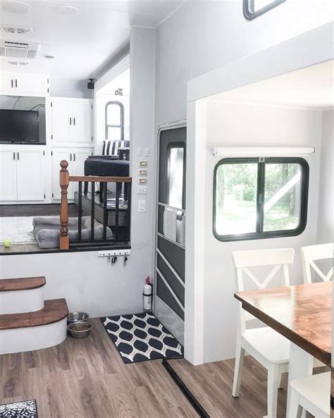 RV Tour: Remodeled 5th Wheel from @fifthwheelfarmhouse