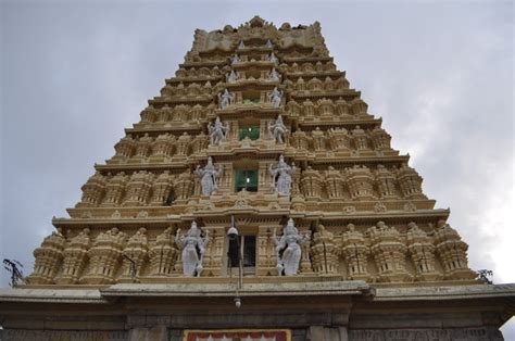 Chamundi Hills Mysore | Chamundi Betta | Chamundeshwari Temple Mysore ...