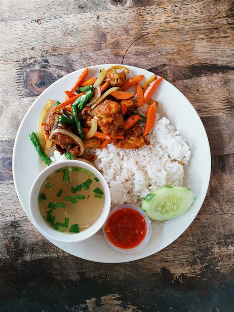 OASIS CAFE - Nasi putih ayam goreng kunyit Menu baru oasis...