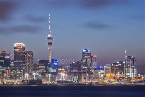 Auckland city skyline lit up at night, New Zealand — scenery, urban ...