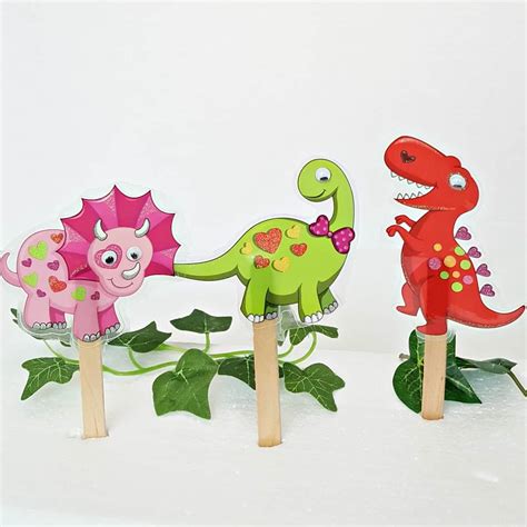 Make your own craft stick dinosaur puppets - My Bored Toddler