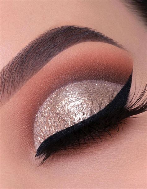 Soft glam makeup ideas : Glitter Makeup look