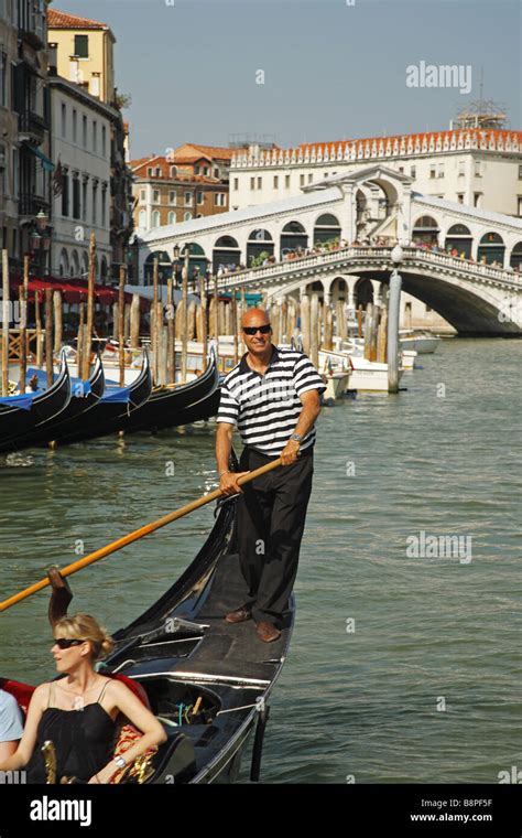 Rialto Bridge, Grand Canal, Venice, Italy Stock Photo - Alamy